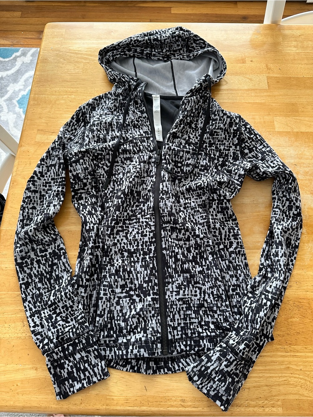 Lululemon hooded define jacket size 6